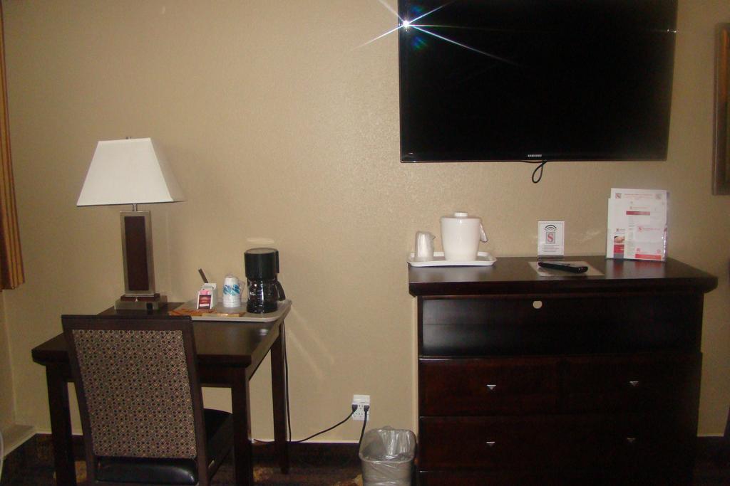 Stonebridge Hotel Fort Mcmurray Værelse billede