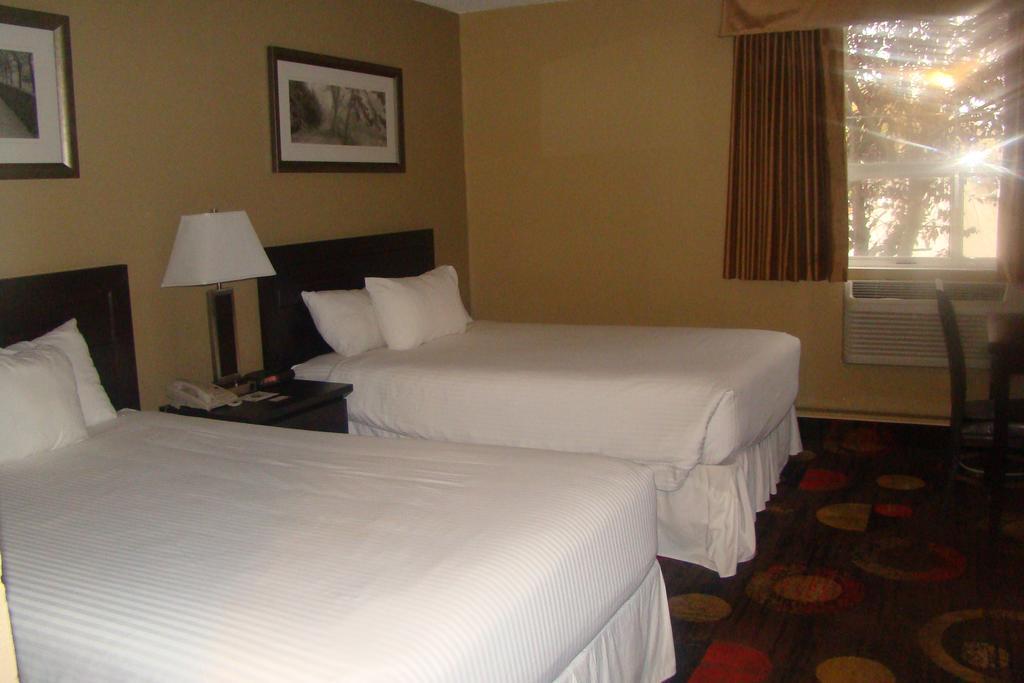 Stonebridge Hotel Fort Mcmurray Værelse billede